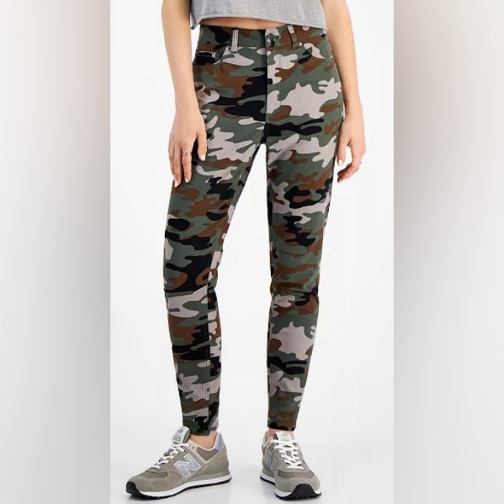 Women's Rox
Denim ,Green Army
Camo Skinny Leg
Stretch Mid Rise Jeans